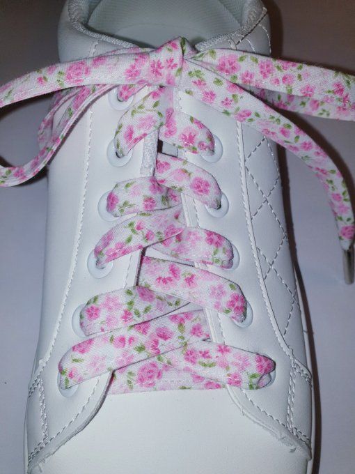 Lacets pour basket , chaussures blanc fleurs rose