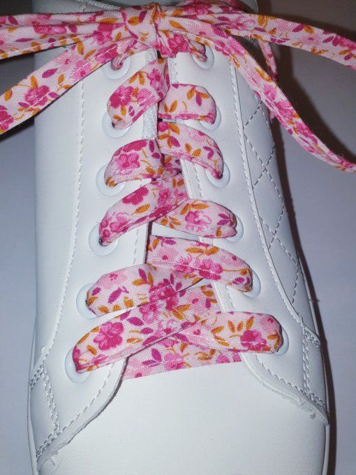 Lacets pour basket , chaussures rose pâle fleurs rose