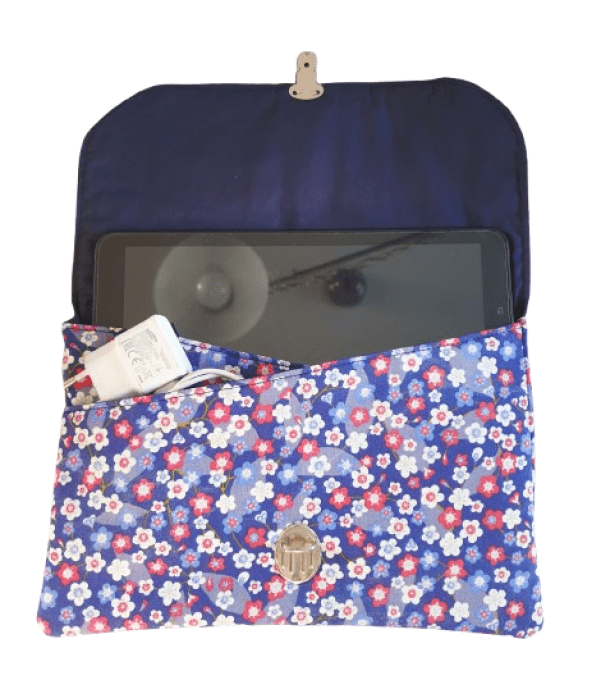 Pochette, housse ,étui à tablette, liseuse, livre "les fleurs en bleu "