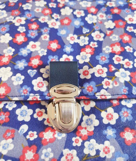 Pochette, housse ,étui à tablette, liseuse, livre "les fleurs en bleu "